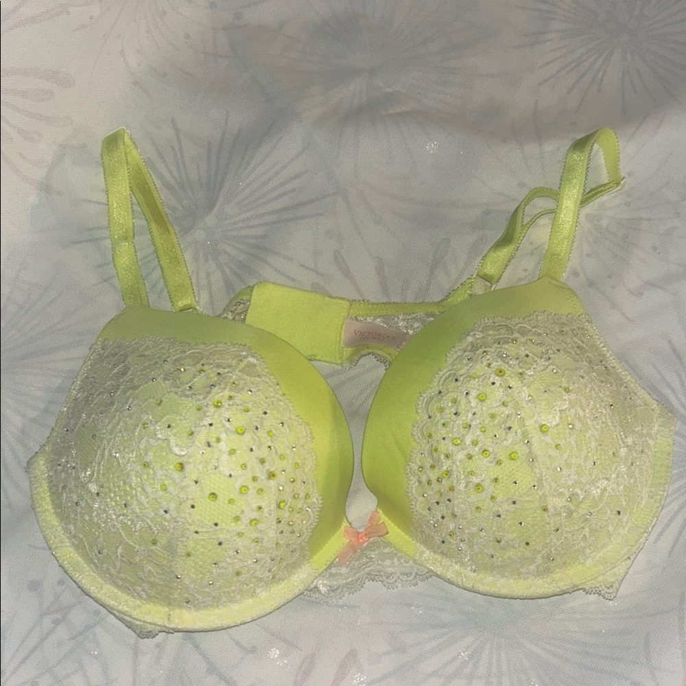 Victoria's Secret Yellow Underwire Bra with Molded Cups - Picture 1 of 3